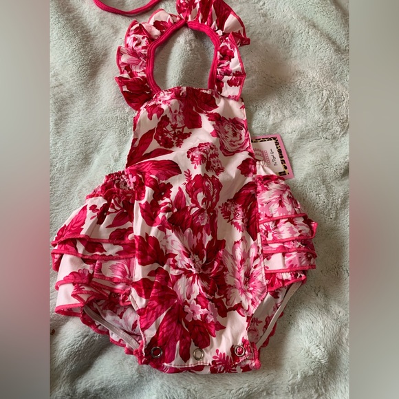 ✨HP✨ Floral romper - Picture 2 of 13